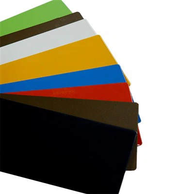 Care este conductivitatea electrică a stratului de pulbere de culoare gri?